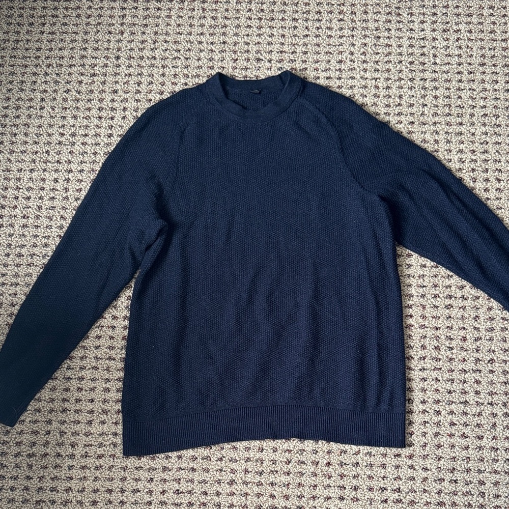 LULULEMON Men's Navy Sweater